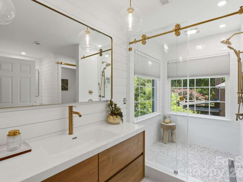 7006 Darnley Place, Charlotte, NC 28226.  MLS# CAR4367074, YatesRealty ID 28363. Primary Bathroom