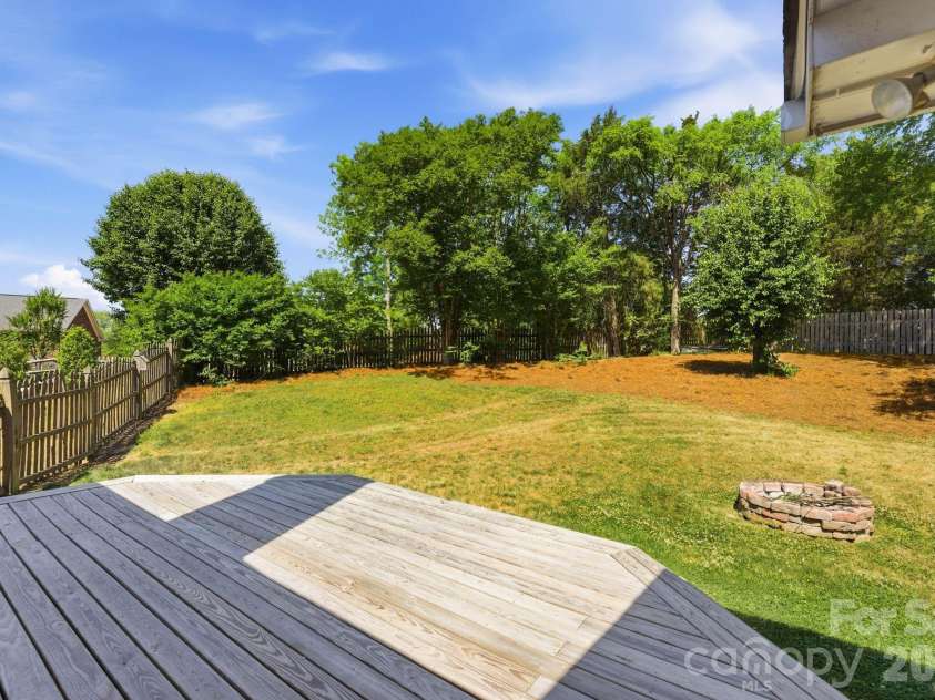 7006 Darnley Place, Charlotte, NC 28226.  MLS# CAR4367074, YatesRealty ID 28363. Rear deck
