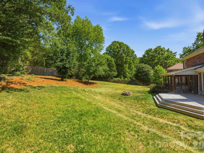 7006 Darnley Place, Charlotte, NC 28226.  MLS# CAR4367074, YatesRealty ID 28363. Rear Yard