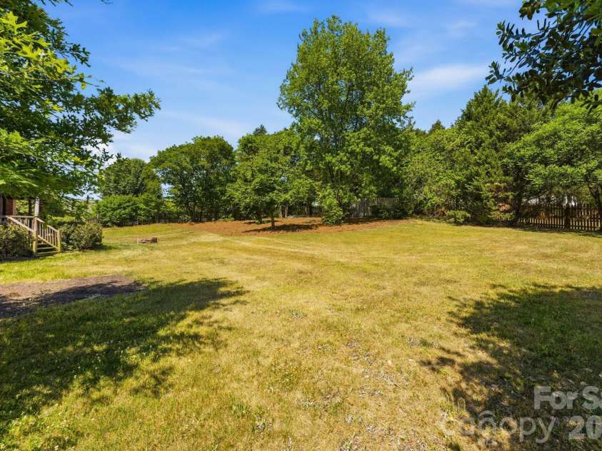 7006 Darnley Place, Charlotte, NC 28226.  MLS# CAR4367074, YatesRealty ID 28363. Rear Yard