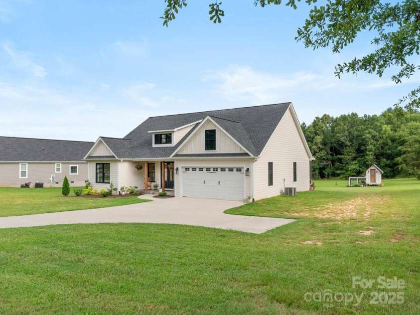 261 Ferree Road, Campobello, SC 29322.  MLS# CAR4284634, YatesRealty ID 28364. 