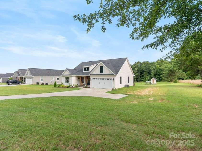 261 Ferree Road, Campobello, SC 29322.  MLS# CAR4284634, YatesRealty ID 28364. 