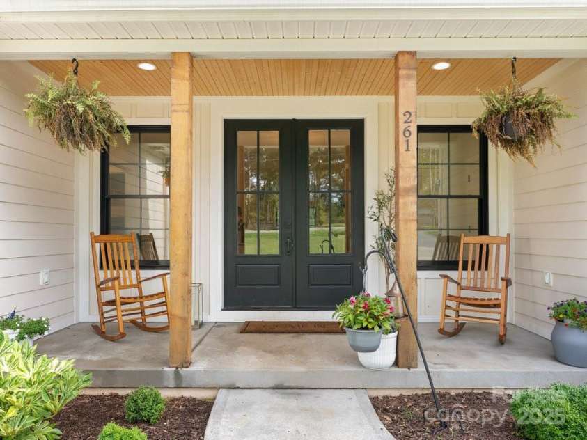 261 Ferree Road, Campobello, SC 29322.  MLS# CAR4284634, YatesRealty ID 28364. 