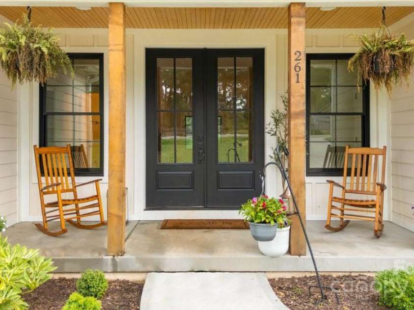 261 Ferree Road, Campobello, SC 29322.  MLS# CAR4284634, YatesRealty ID 28364. 