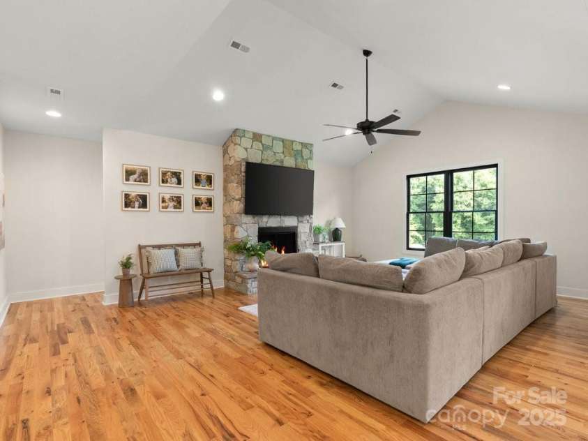 261 Ferree Road, Campobello, SC 29322.  MLS# CAR4284634, YatesRealty ID 28364. 