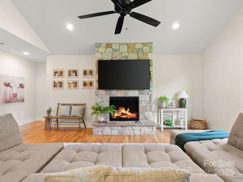 261 Ferree Road, Campobello, SC 29322.  MLS# CAR4284634, YatesRealty ID 28364. 