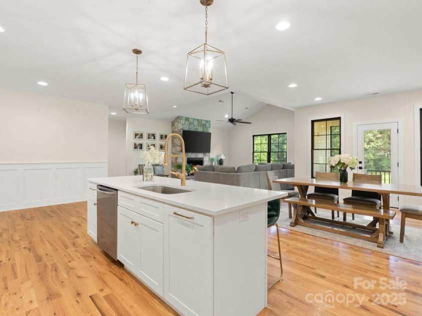 261 Ferree Road, Campobello, SC 29322.  MLS# CAR4284634, YatesRealty ID 28364. 