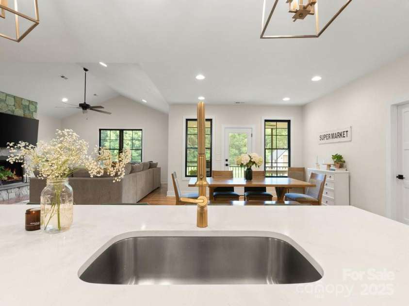 261 Ferree Road, Campobello, SC 29322.  MLS# CAR4284634, YatesRealty ID 28364. 