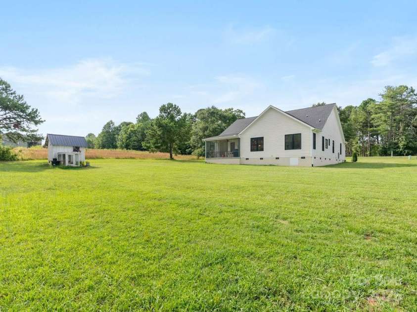 261 Ferree Road, Campobello, SC 29322.  MLS# CAR4284634, YatesRealty ID 28364. 