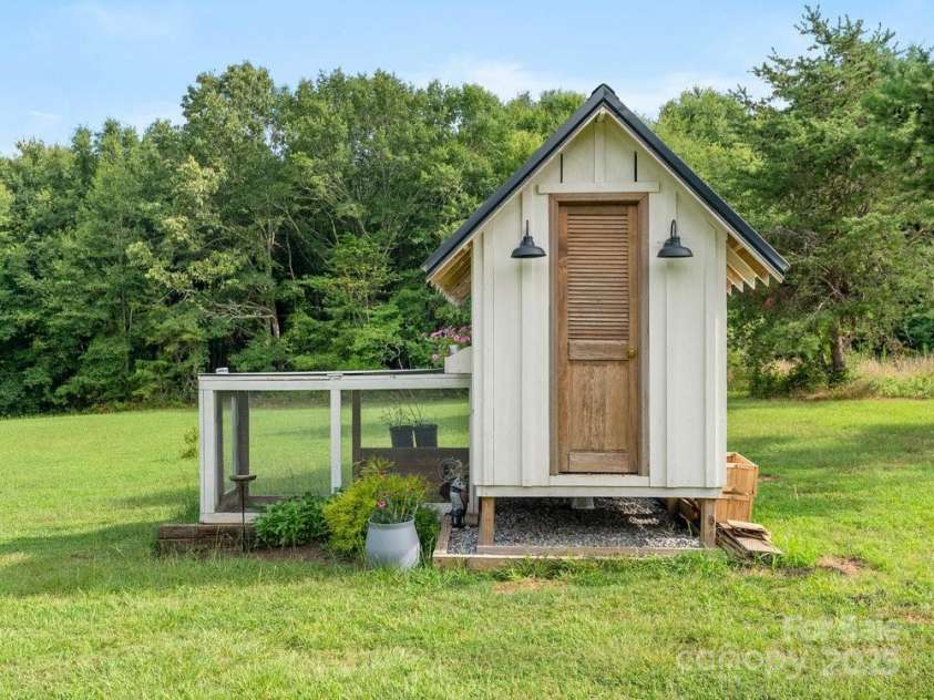 261 Ferree Road, Campobello, SC 29322.  MLS# CAR4284634, YatesRealty ID 28364. 