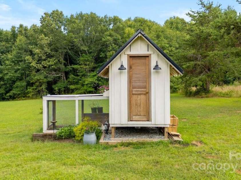 261 Ferree Road, Campobello, SC 29322.  MLS# CAR4284634, YatesRealty ID 28364. 