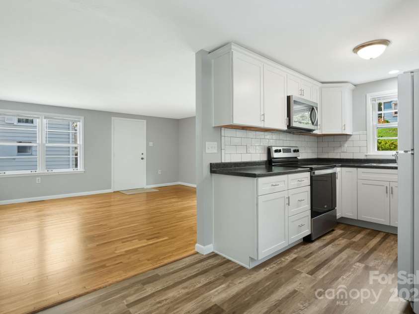 82 Maney Avenue, Asheville, NC 28804.  MLS# CAR4285420, YatesRealty ID 28365. Breakfast area opens up nicely to the living room.