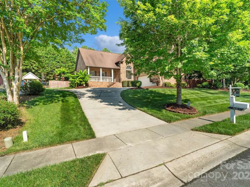 3831 Riceland Place, Charlotte, NC 28216.  MLS# CAR4268745, YatesRealty ID 28366. 