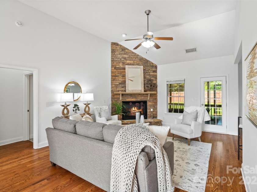 3831 Riceland Place, Charlotte, NC 28216.  MLS# CAR4268745, YatesRealty ID 28366. 