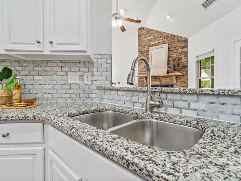3831 Riceland Place, Charlotte, NC 28216.  MLS# CAR4268745, YatesRealty ID 28366. 