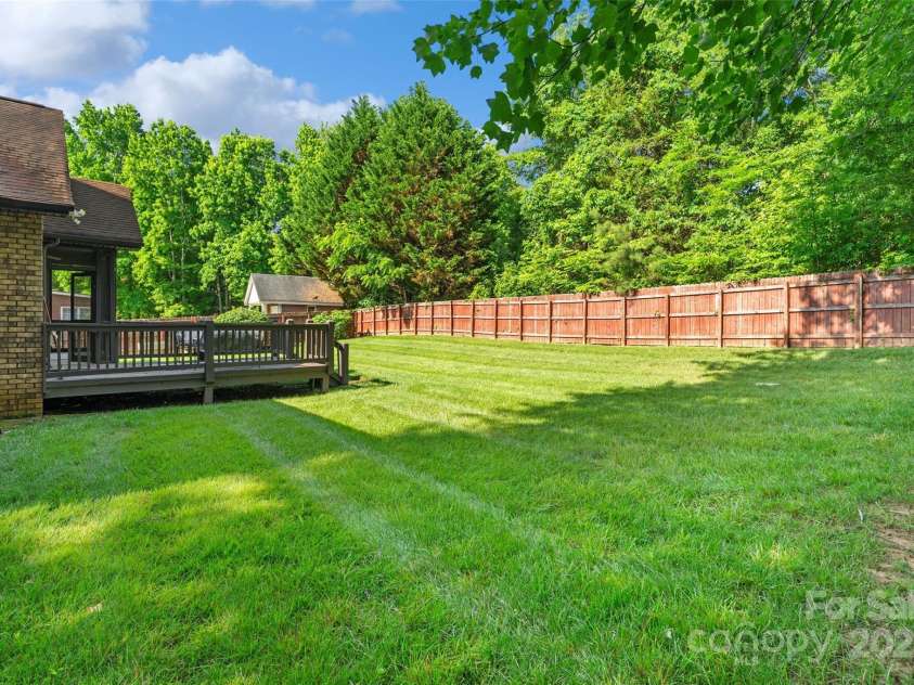 3831 Riceland Place, Charlotte, NC 28216.  MLS# CAR4268745, YatesRealty ID 28366. 