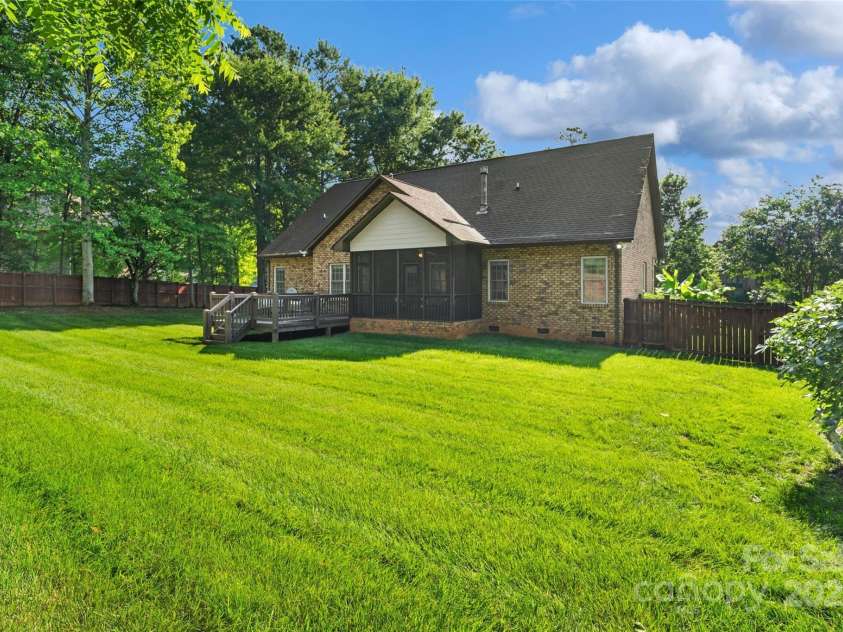 3831 Riceland Place, Charlotte, NC 28216.  MLS# CAR4268745, YatesRealty ID 28366. 