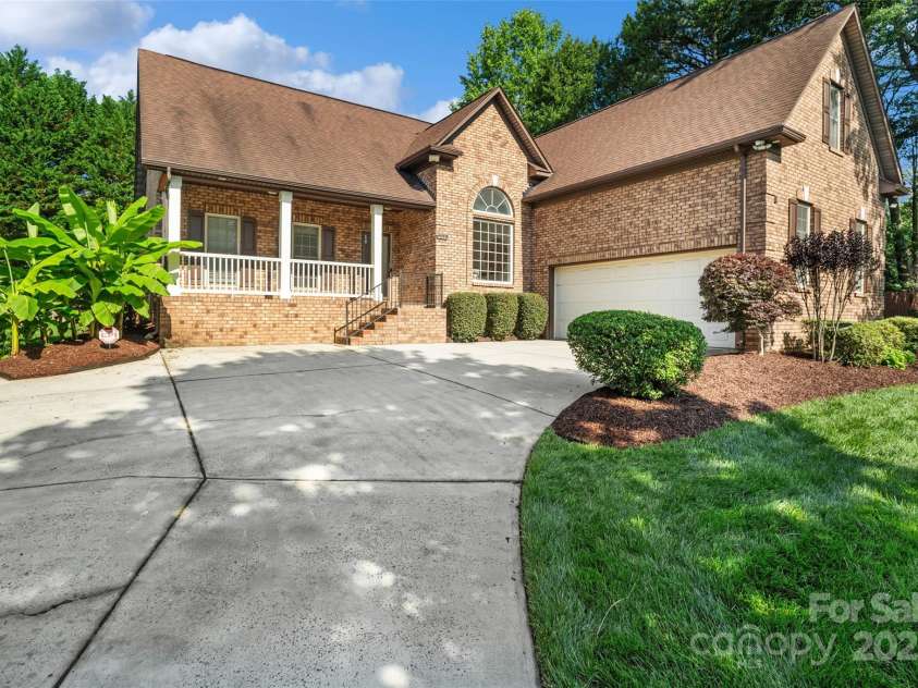 3831 Riceland Place, Charlotte, NC 28216.  MLS# CAR4268745, YatesRealty ID 28366. 