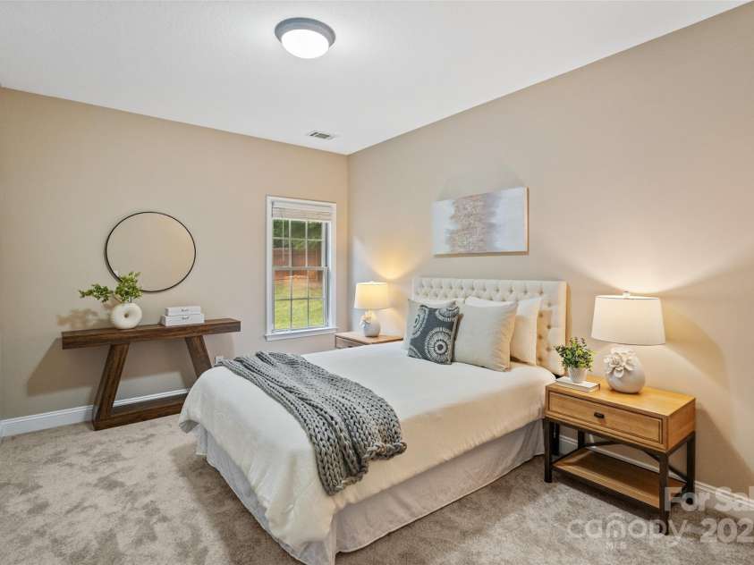 3831 Riceland Place, Charlotte, NC 28216.  MLS# CAR4268745, YatesRealty ID 28366. 