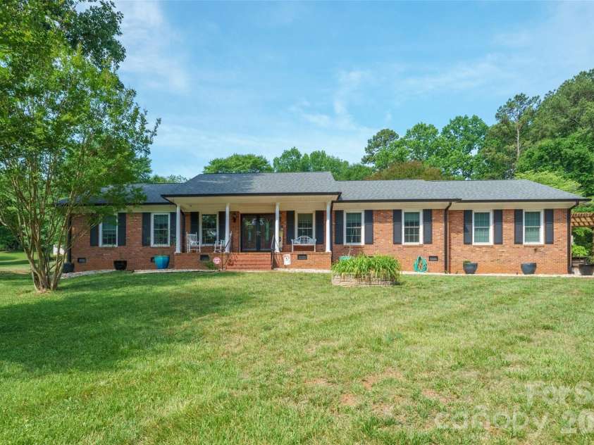 435 Central Avenue, Mount Holly, NC 28120.  MLS# CAR4380672, YatesRealty ID 28366. 