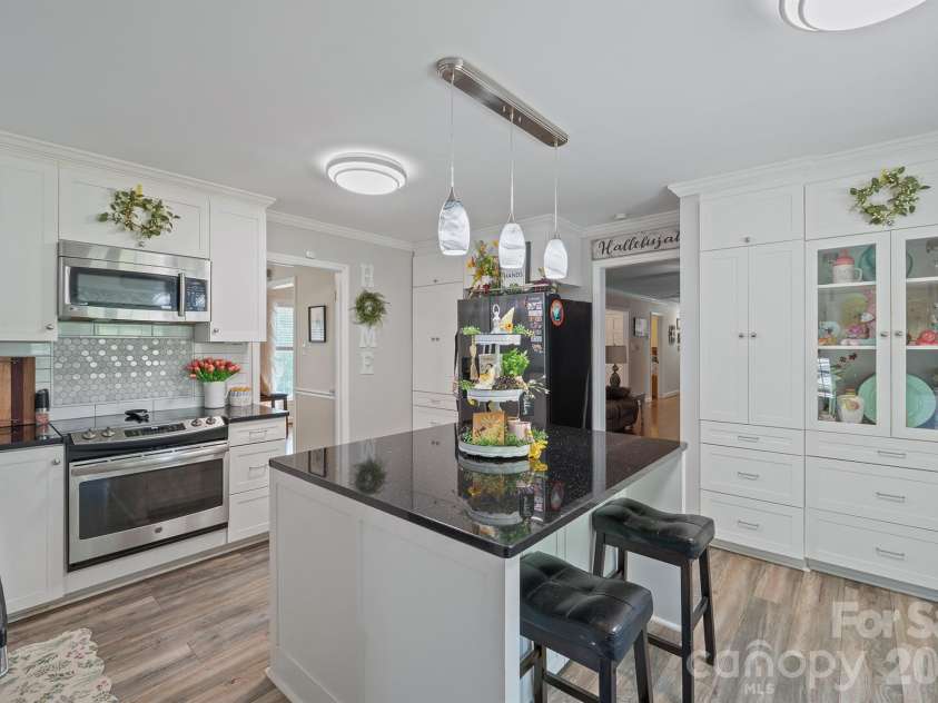 435 Central Avenue, Mount Holly, NC 28120.  MLS# CAR4380672, YatesRealty ID 28366. 