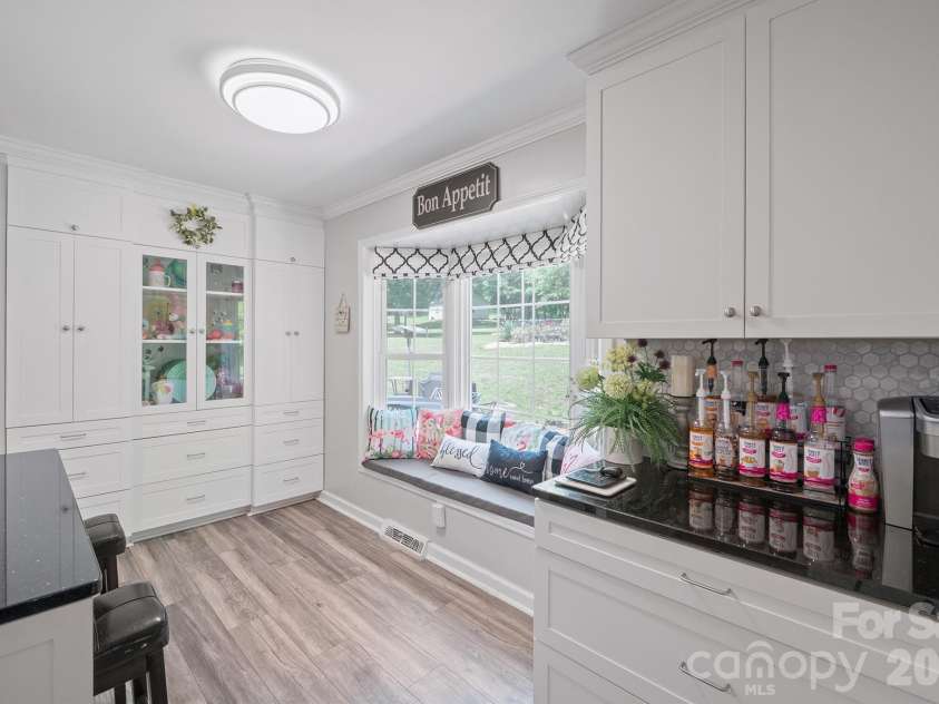 435 Central Avenue, Mount Holly, NC 28120.  MLS# CAR4380672, YatesRealty ID 28366. 