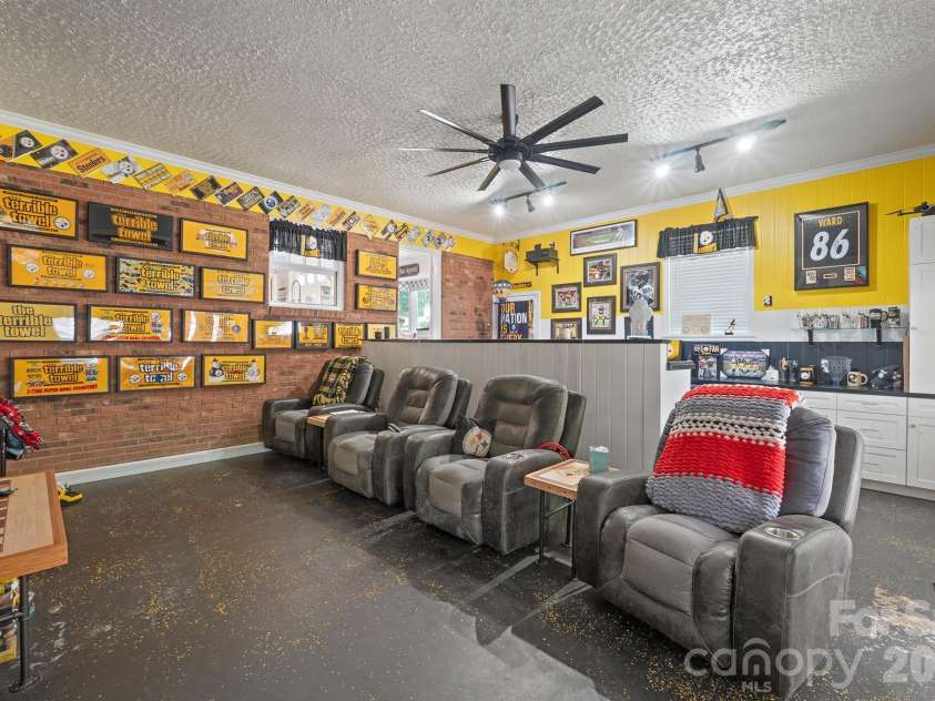435 Central Avenue, Mount Holly, NC 28120.  MLS# CAR4380672, YatesRealty ID 28366. 