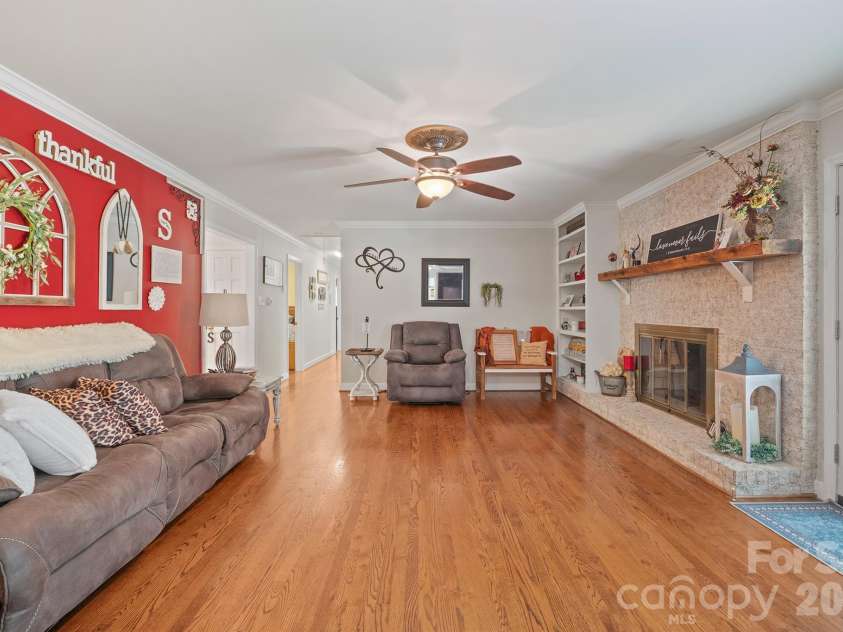 435 Central Avenue, Mount Holly, NC 28120.  MLS# CAR4380672, YatesRealty ID 28366. 