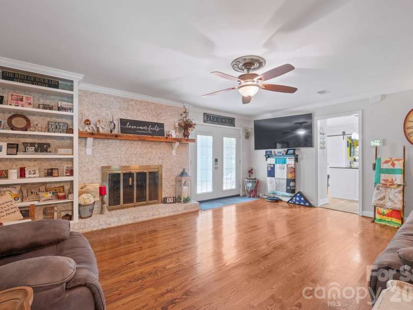 435 Central Avenue, Mount Holly, NC 28120.  MLS# CAR4380672, YatesRealty ID 28366. 