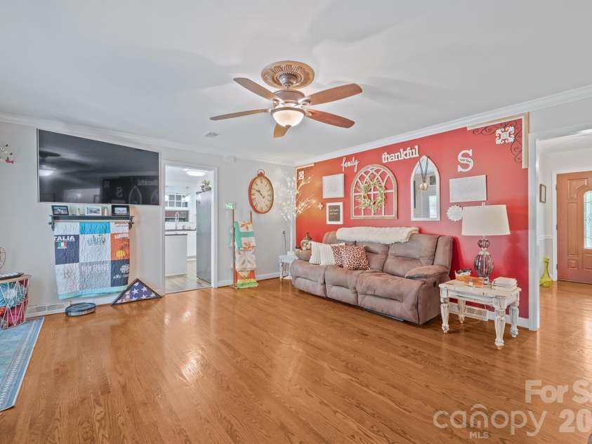 435 Central Avenue, Mount Holly, NC 28120.  MLS# CAR4380672, YatesRealty ID 28366. 