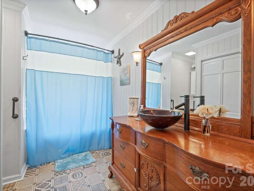 435 Central Avenue, Mount Holly, NC 28120.  MLS# CAR4380672, YatesRealty ID 28366. 