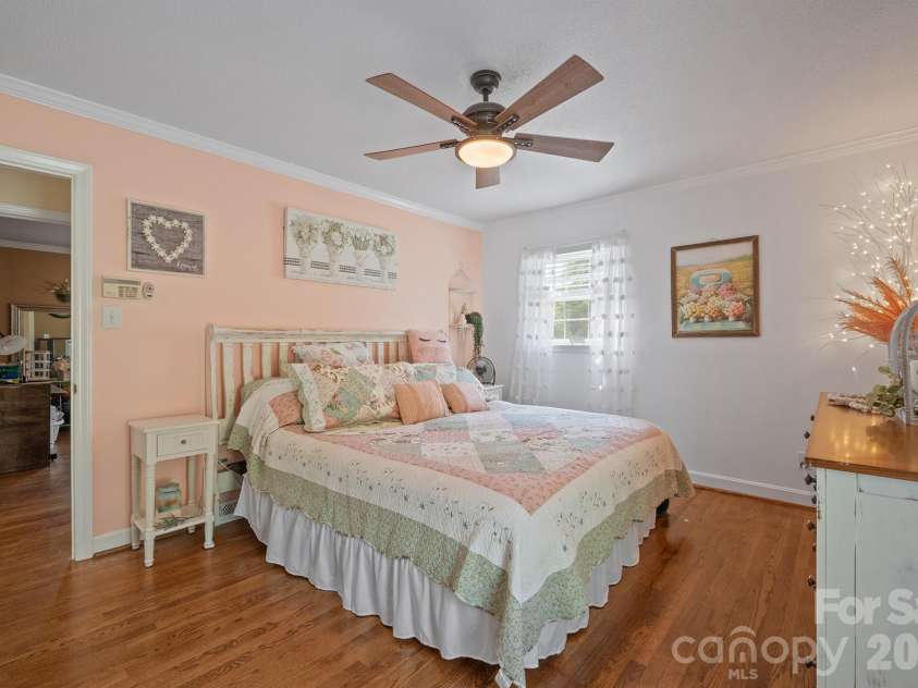 435 Central Avenue, Mount Holly, NC 28120.  MLS# CAR4380672, YatesRealty ID 28366. 