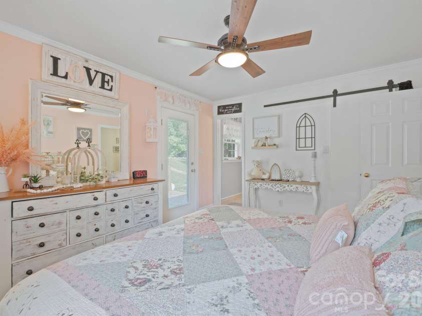 435 Central Avenue, Mount Holly, NC 28120.  MLS# CAR4380672, YatesRealty ID 28366. 