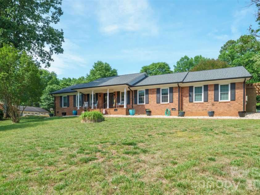 435 Central Avenue, Mount Holly, NC 28120.  MLS# CAR4380672, YatesRealty ID 28366. 