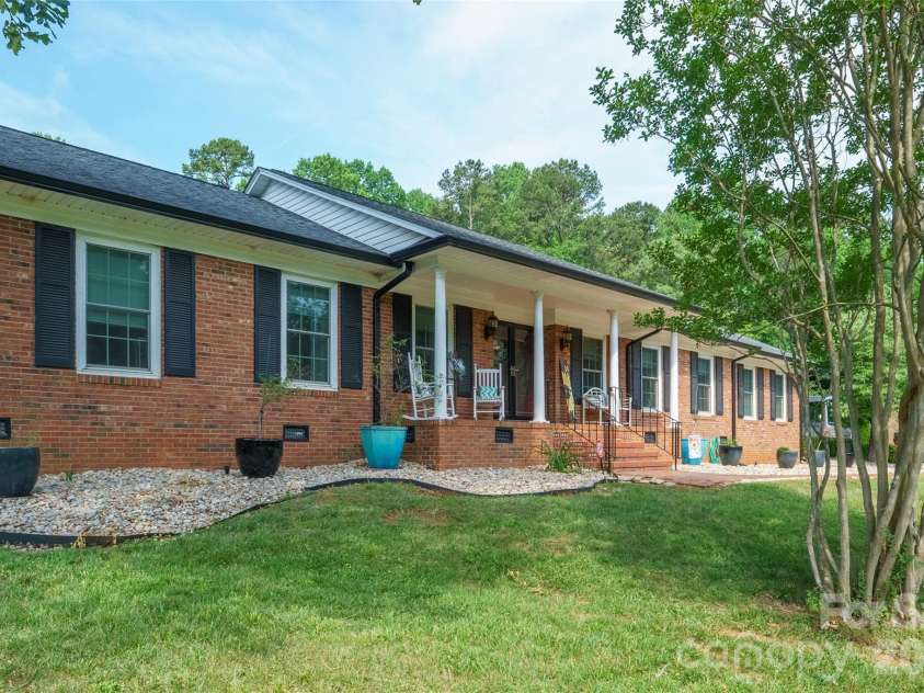 435 Central Avenue, Mount Holly, NC 28120.  MLS# CAR4380672, YatesRealty ID 28366. 