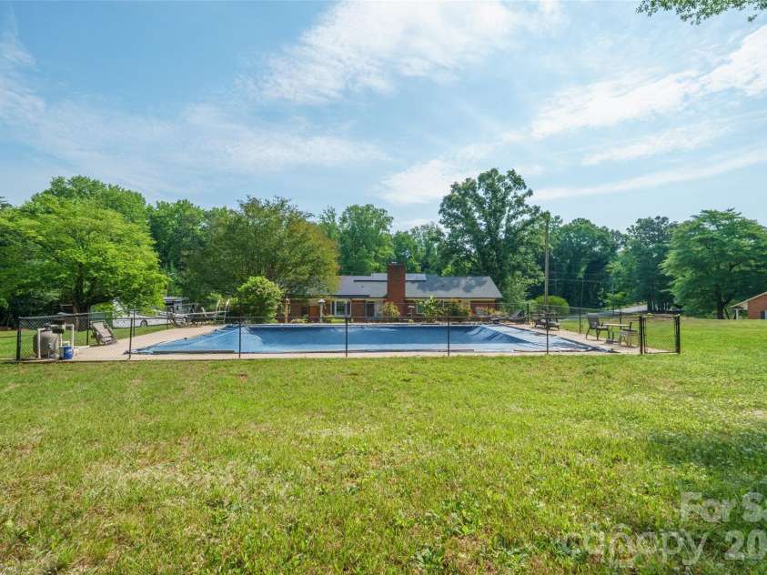 435 Central Avenue, Mount Holly, NC 28120.  MLS# CAR4380672, YatesRealty ID 28366. 