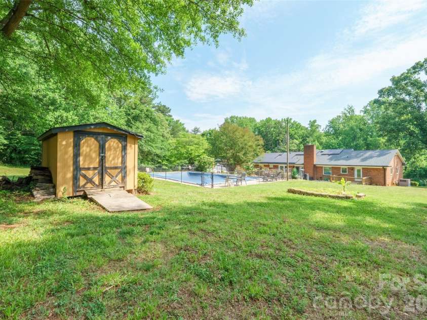 435 Central Avenue, Mount Holly, NC 28120.  MLS# CAR4380672, YatesRealty ID 28366. 