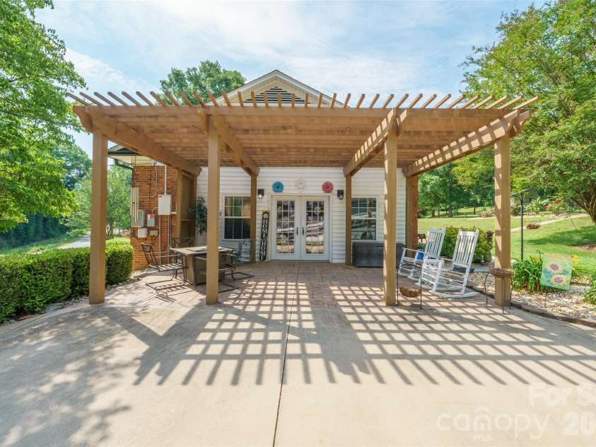 435 Central Avenue, Mount Holly, NC 28120.  MLS# CAR4380672, YatesRealty ID 28366. 