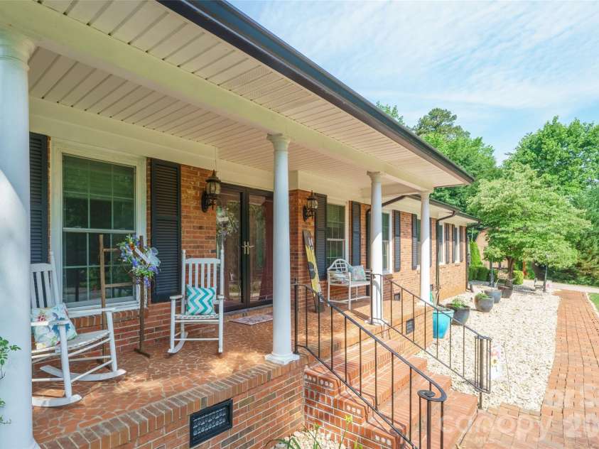435 Central Avenue, Mount Holly, NC 28120.  MLS# CAR4380672, YatesRealty ID 28366. 