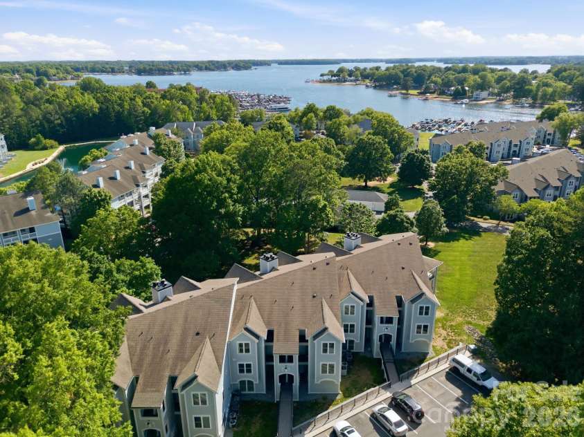 18801 Nautical Drive, Cornelius, NC 28031.  MLS# CAR4383097, YatesRealty ID 28367. 