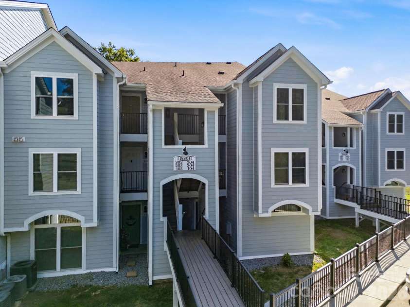 18801 Nautical Drive, Cornelius, NC 28031.  MLS# CAR4383097, YatesRealty ID 28367. 