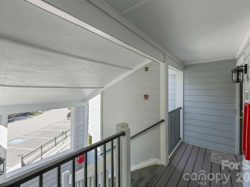 18801 Nautical Drive, Cornelius, NC 28031.  MLS# CAR4383097, YatesRealty ID 28367. 