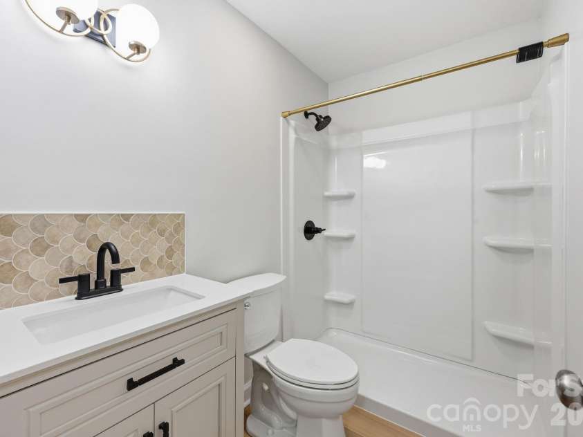 18801 Nautical Drive, Cornelius, NC 28031.  MLS# CAR4383097, YatesRealty ID 28367. 