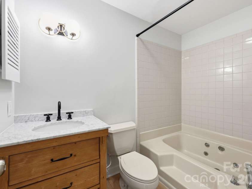 18801 Nautical Drive, Cornelius, NC 28031.  MLS# CAR4383097, YatesRealty ID 28367. 