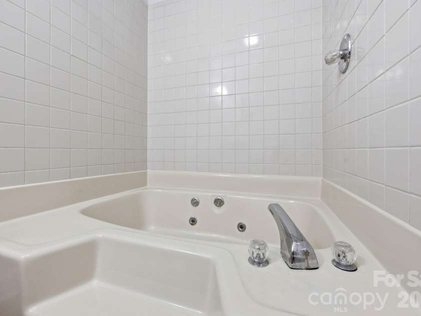 18801 Nautical Drive, Cornelius, NC 28031.  MLS# CAR4383097, YatesRealty ID 28367. 