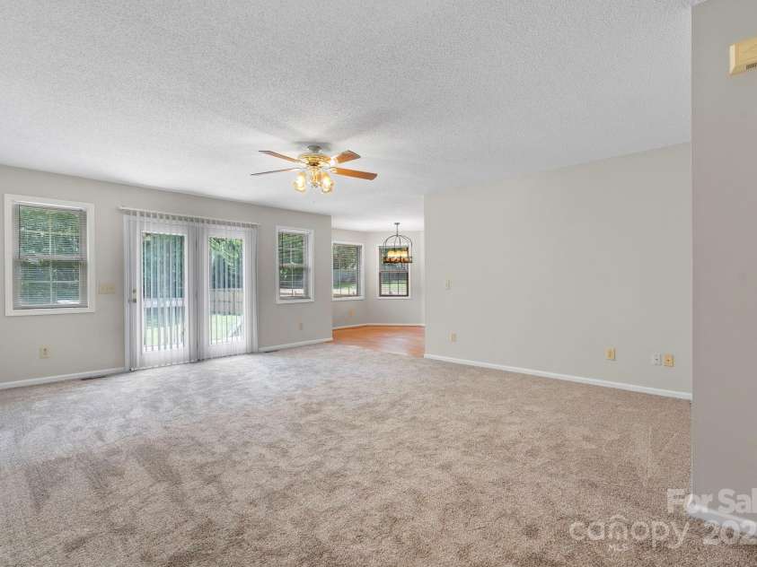 5473 Twelve Oak Lane, Conover, NC 28613.  MLS# CAR4271702, YatesRealty ID 28367. 