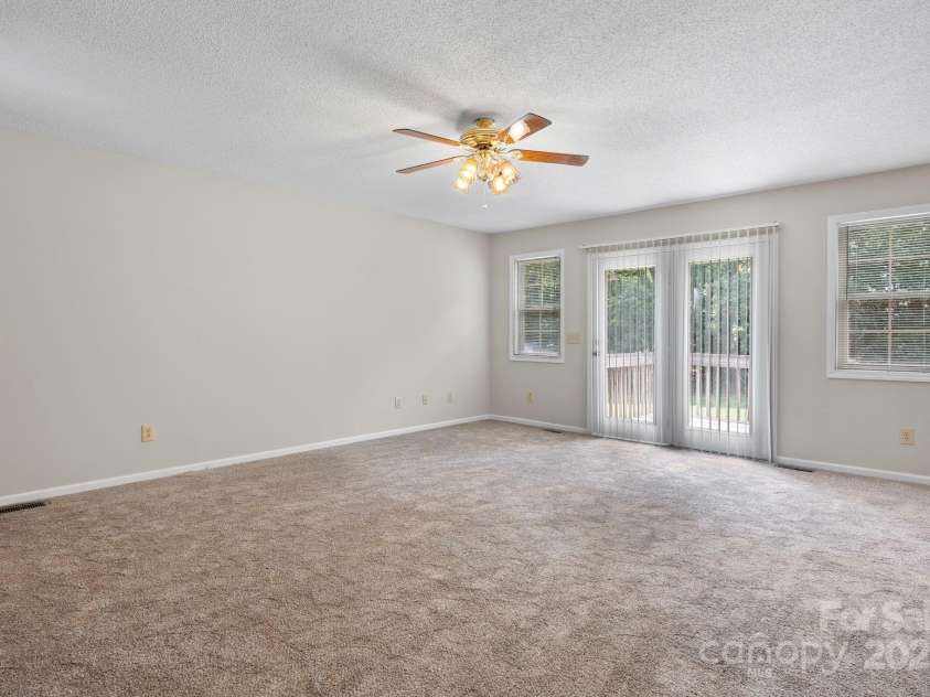 5473 Twelve Oak Lane, Conover, NC 28613.  MLS# CAR4271702, YatesRealty ID 28367. 