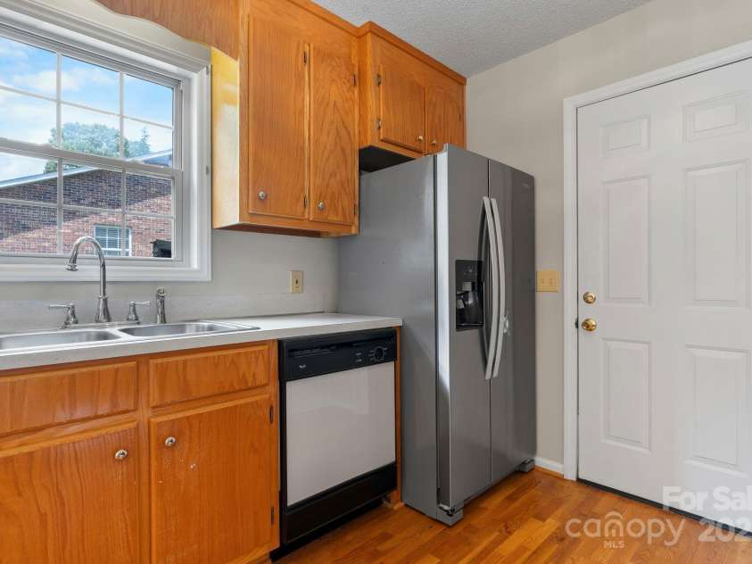 5473 Twelve Oak Lane, Conover, NC 28613.  MLS# CAR4271702, YatesRealty ID 28367. 