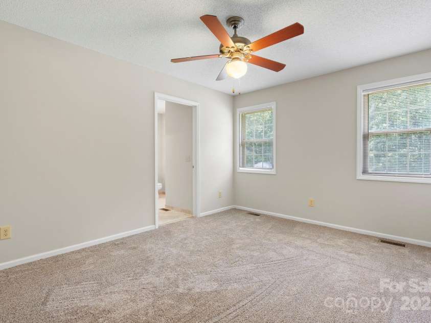 5473 Twelve Oak Lane, Conover, NC 28613.  MLS# CAR4271702, YatesRealty ID 28367. 