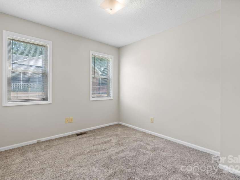 5473 Twelve Oak Lane, Conover, NC 28613.  MLS# CAR4271702, YatesRealty ID 28367. 